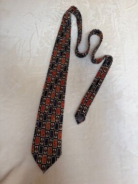 Vintage Ghost Brand Geometric Pattern Men’s Tie in Navy and Rust